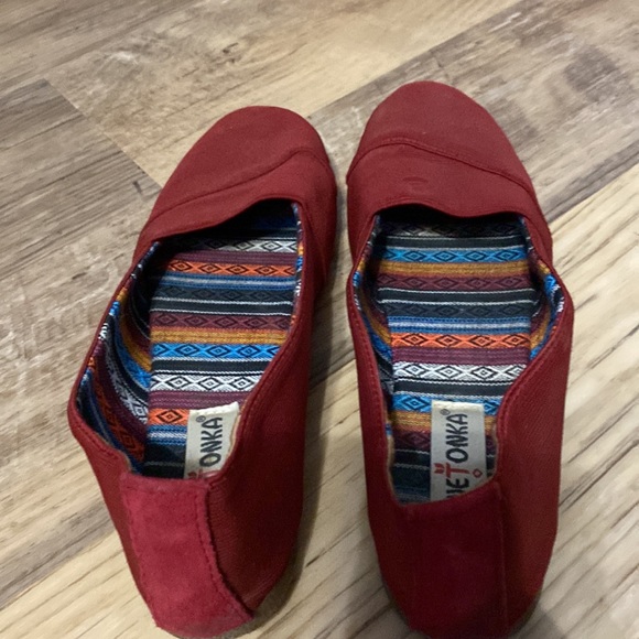 Gently worn, Minnetonka. Deep red - Picture 4 of 7